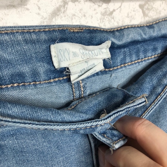 Sky & Sparrow Cropped Distressed Flairs - Picture 6 of 8